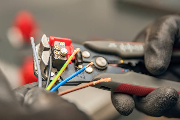 Best Affordable Emergency Electrician  in Wekiwa Springs, FL